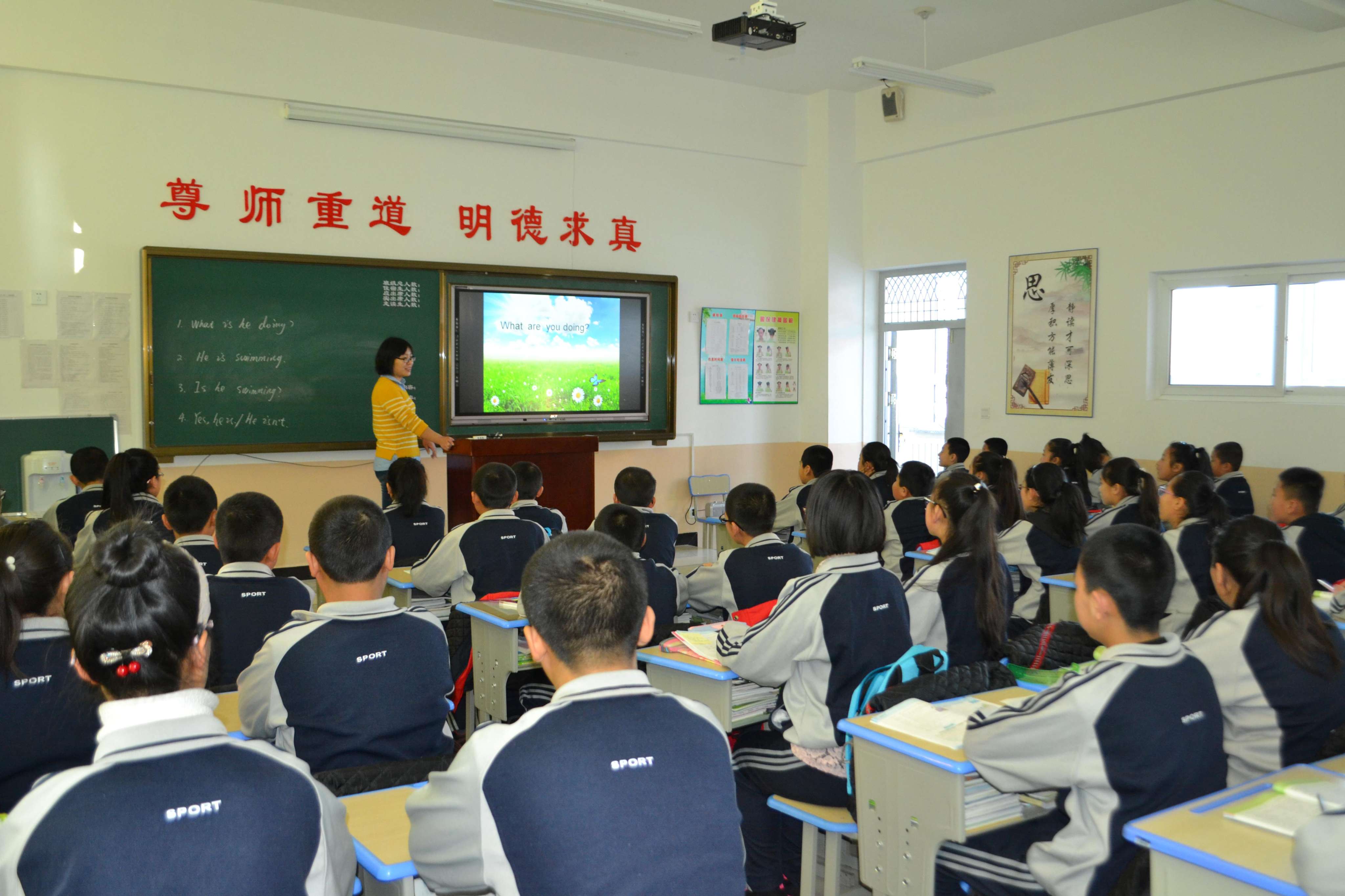 阿荣旗阿伦中学